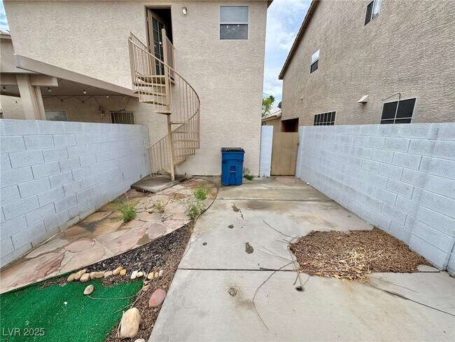 Building Photo - 7556 Violet Vista Ave