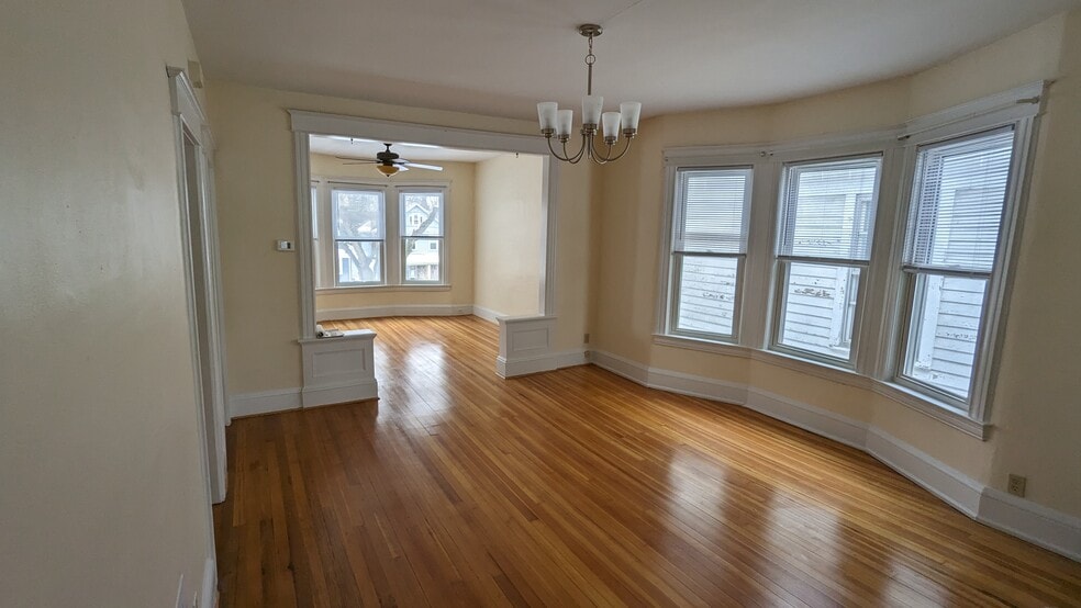 Building Photo - 61 S Pine Ave