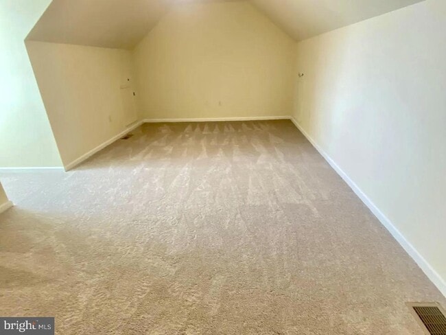 Building Photo - 20 Skip Ln