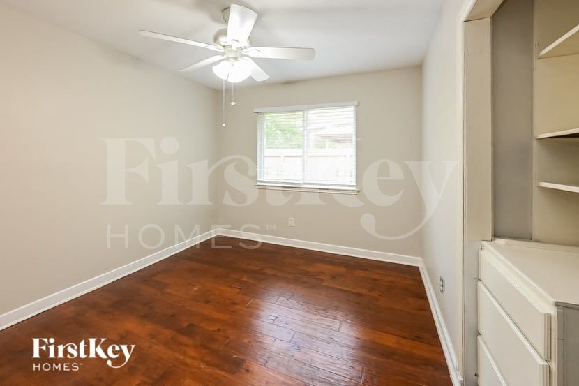 Building Photo - 6722 Woodland Oaks