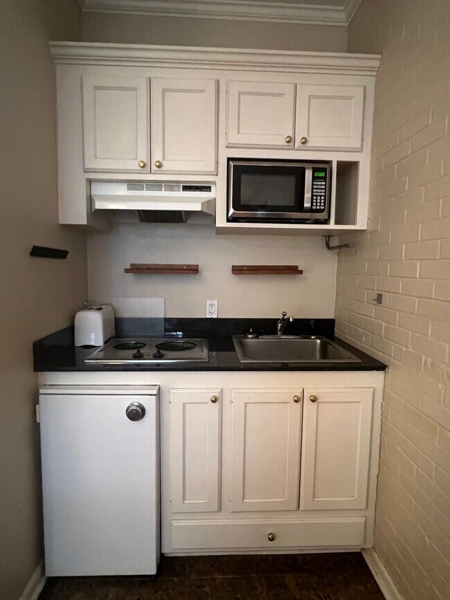 Building Photo - Bendel Gardens Apartment