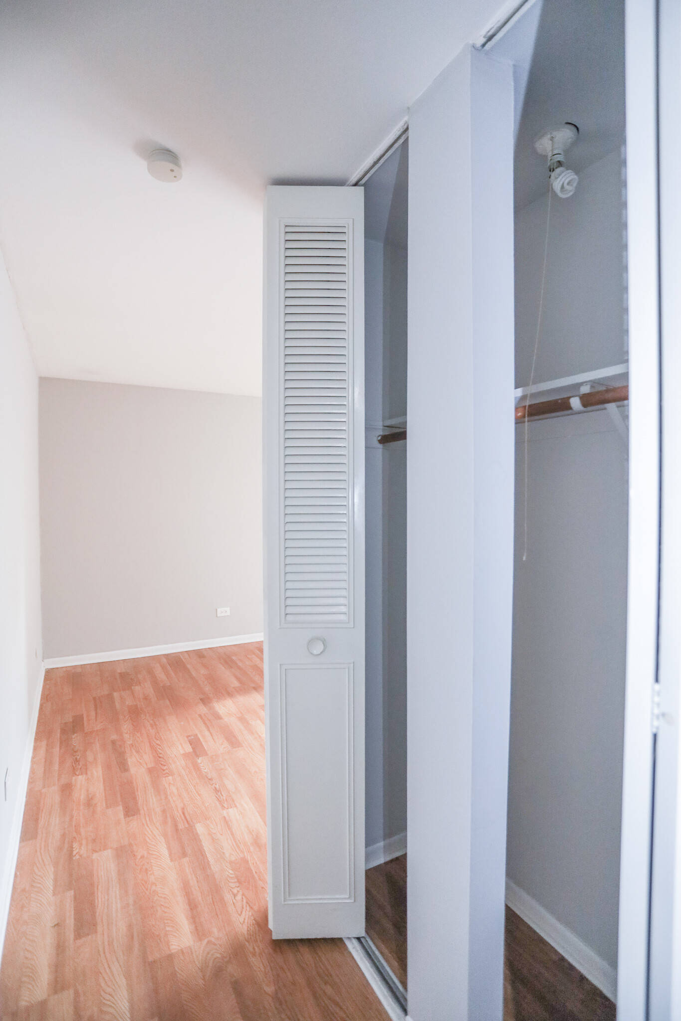 Building Photo - 455 W Briar Pl