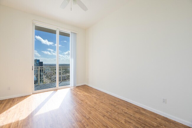 Building Photo - 511 SE 5 Ave