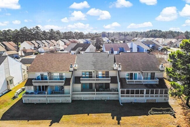 Building Photo - 4046 Fairway Lakes Dr