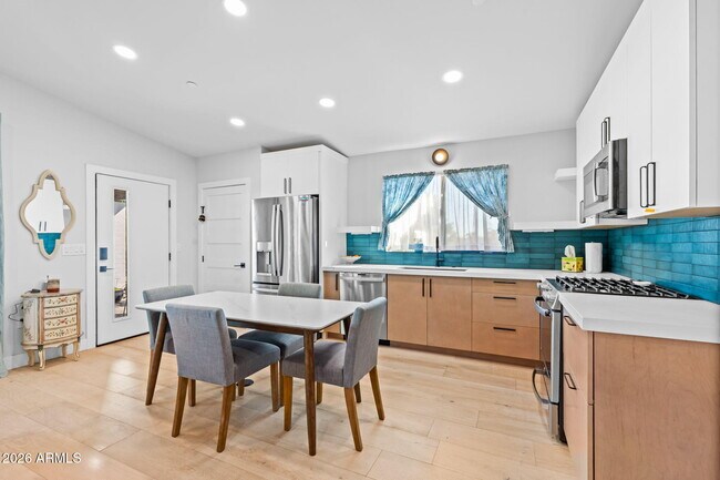 Building Photo - 3842 E San Miguel Ave