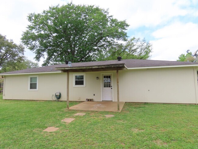 Building Photo - Spacious 4-Bedroom Home in Whitehouse ISD – Pet-Friendly with Large Fenced Yard! Bonus: Lawncare ...