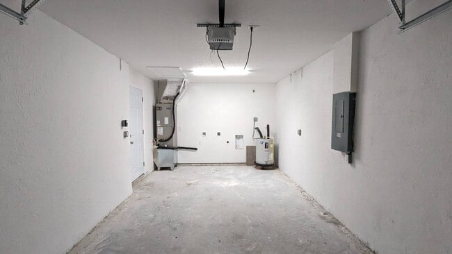 Building Photo - 211 Grenada St NE