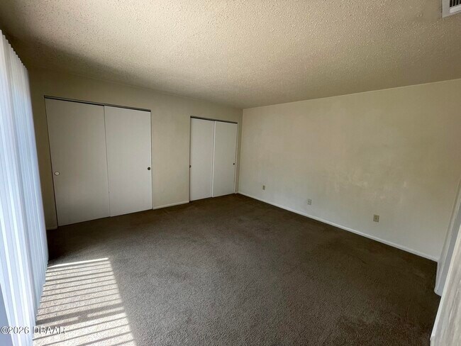 Building Photo - 75 Springwood Square