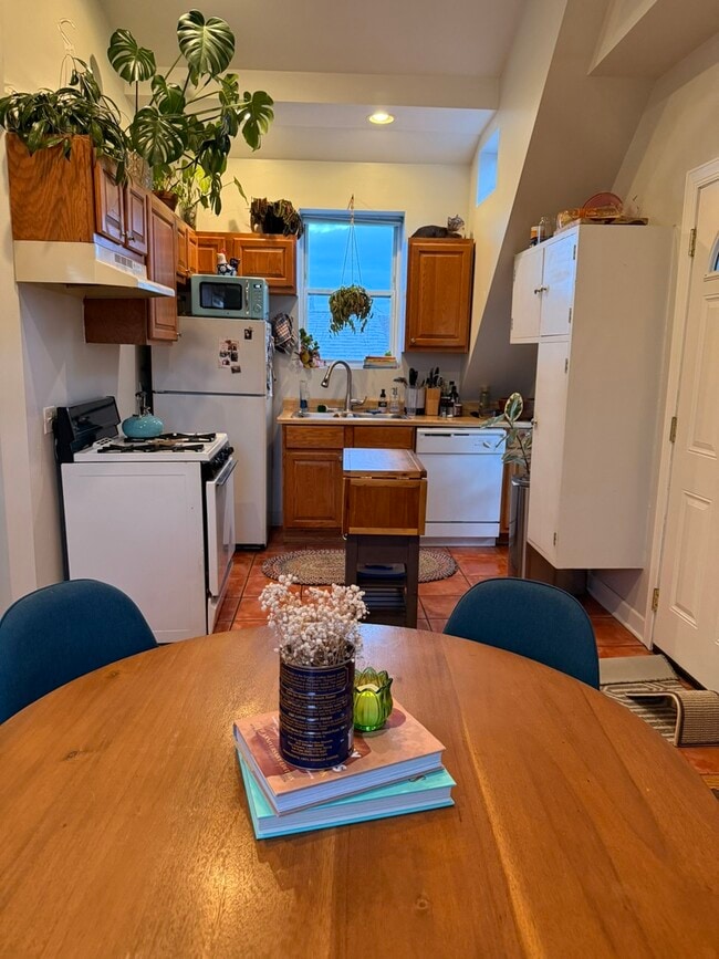 Building Photo - 1823 W Superior St