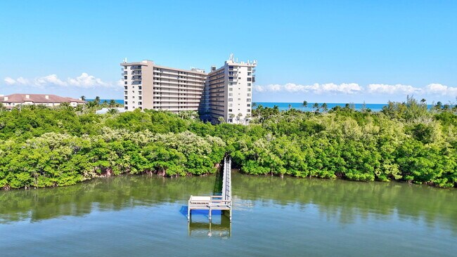 Building Photo - 801 S Ocean Dr