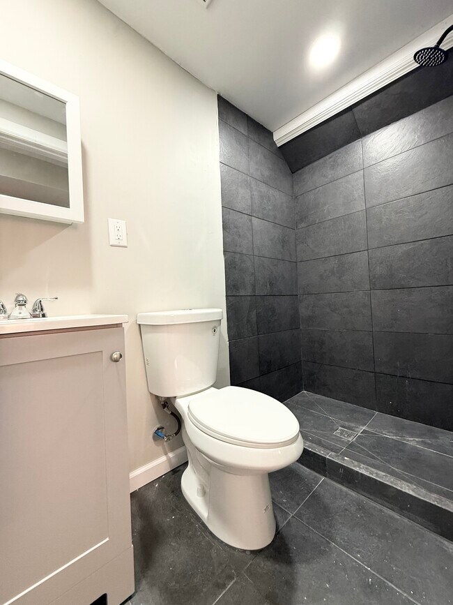 Building Photo - 41 Howe St