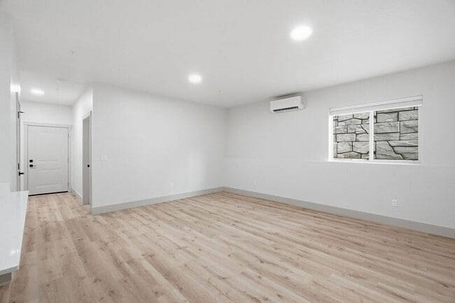 Building Photo - 1816 N 15th St