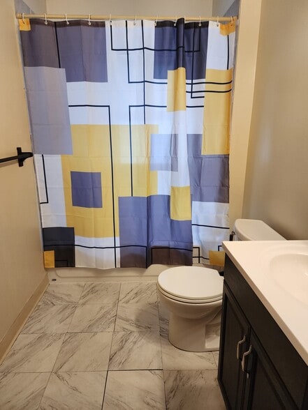 Full Bathroom - 1382 Webb Rd