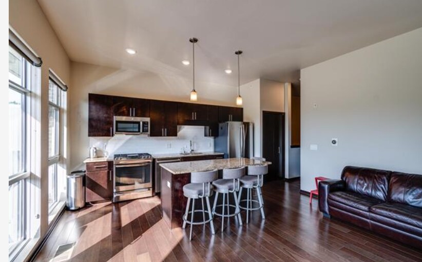 Building Photo - 803 E Mifflin St