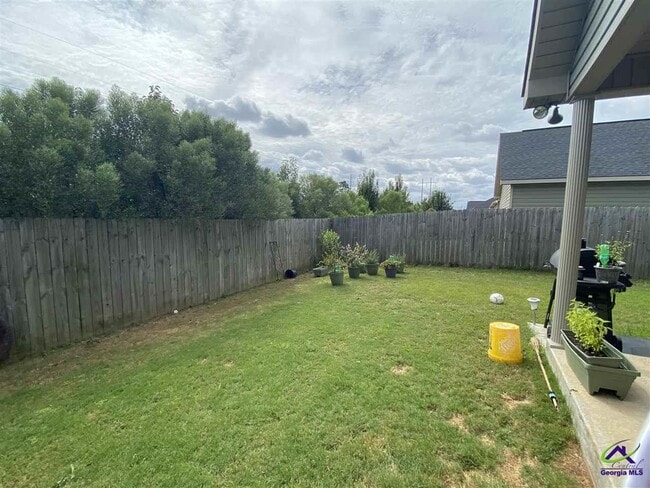 Building Photo - 552 Grand Ave