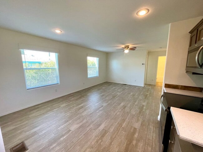 Building Photo - Great 2 Bedroom, 2 Bathroom Home!
