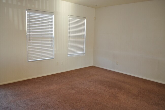 Building Photo - 452 Groft Way