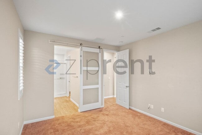 Building Photo - 572 Delicato Dr