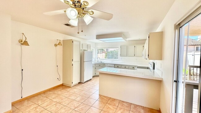 Building Photo - Lovely Two-Story Home in The Heights Overl...