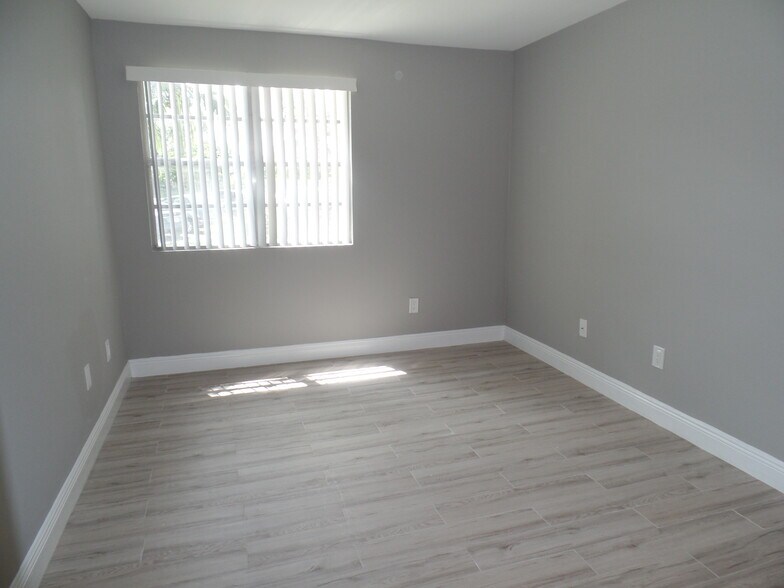 Building Photo - 1263 SW 46th Ave