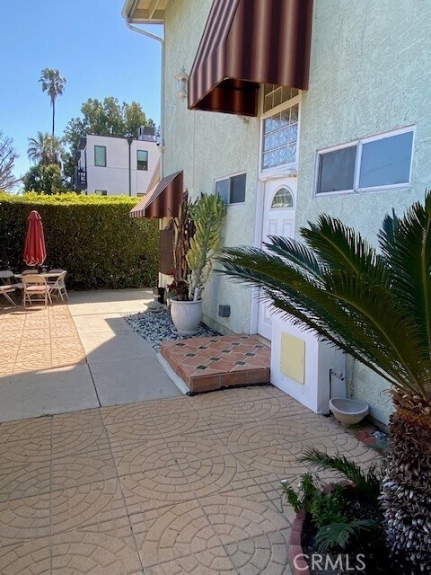 Building Photo - 1943 Vista Del Mar Ave