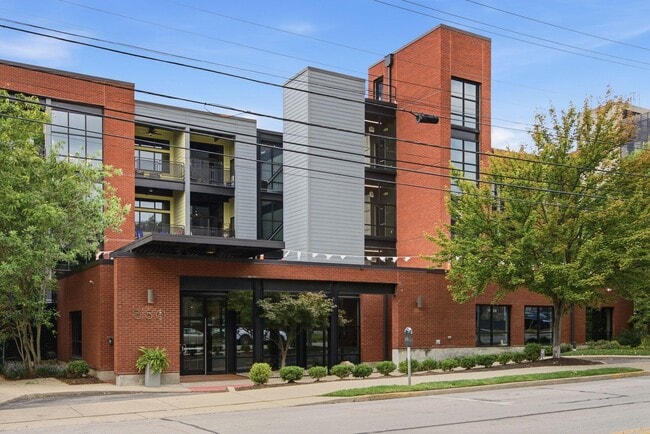 Building Photo - 350 E Short St