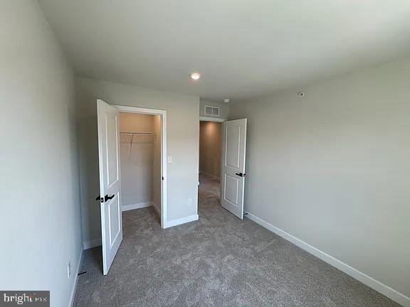 Building Photo - 6 Foxwood Dr