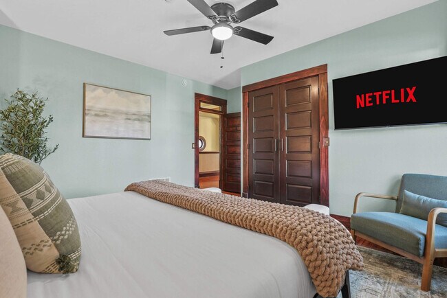 Building Photo - 924 Capital St