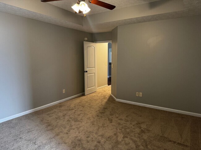 Building Photo - 9133 Saw Tooth Loop