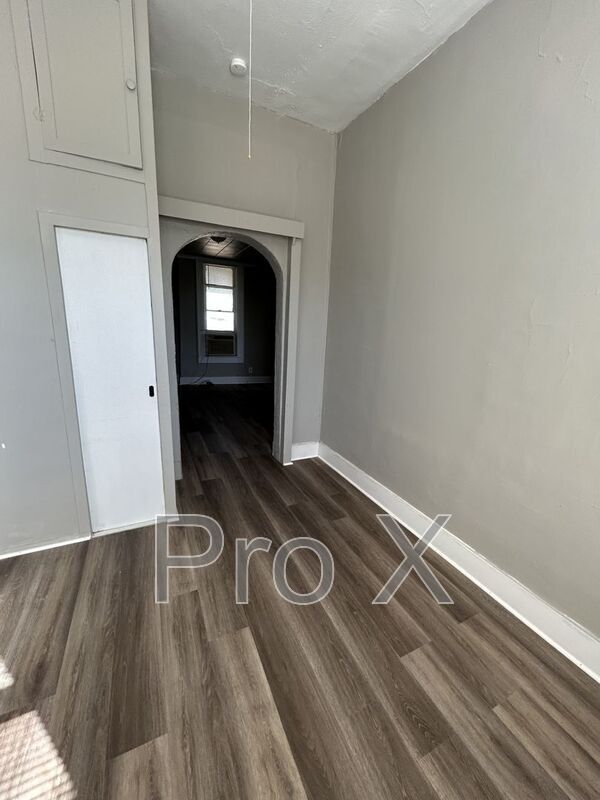 Building Photo - 316 E Park St