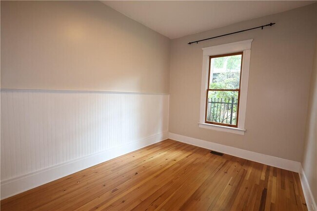 Building Photo - 405 Oakdale Rd NE