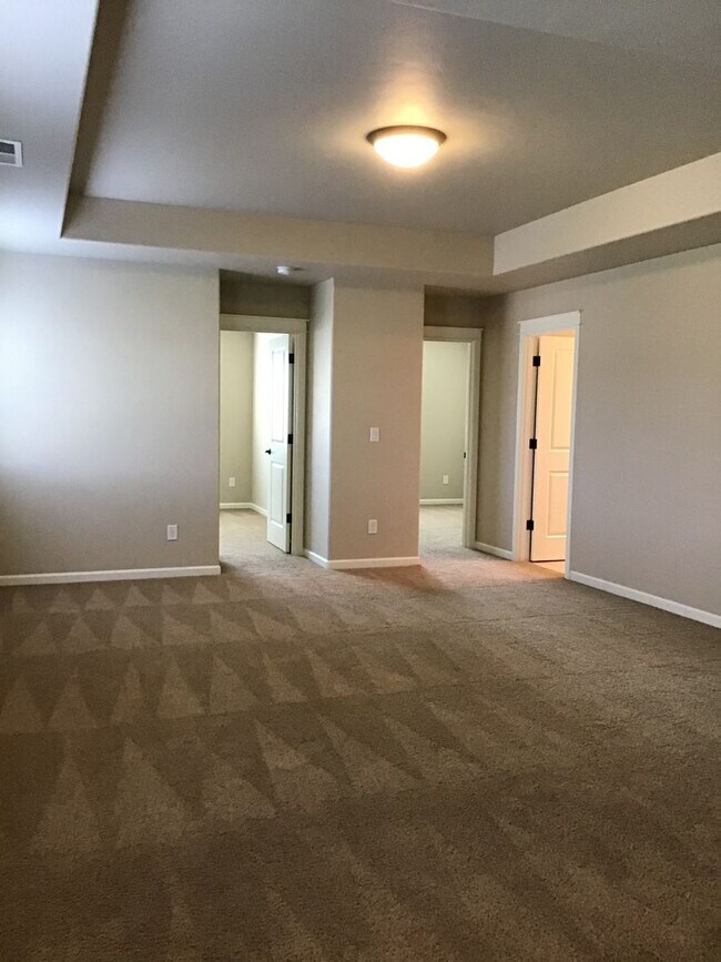 Building Photo - 3 Bedroom Home in the Bridges!