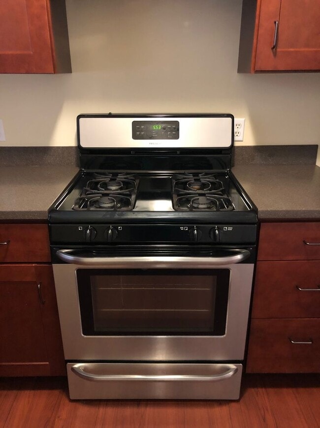 Building Photo - Ash Street (1028)