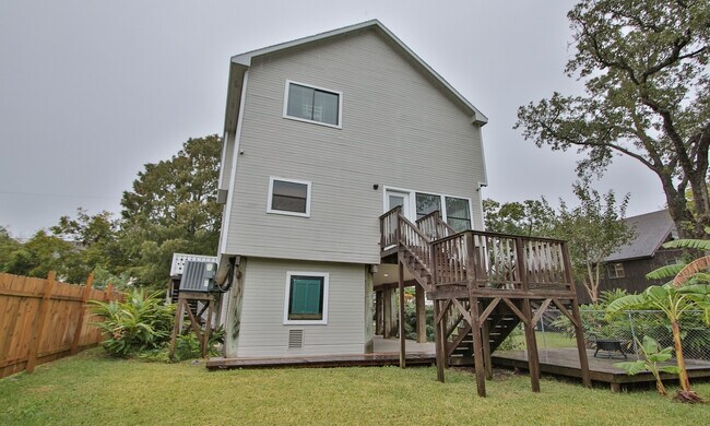 Building Photo - 131 Pine Rd