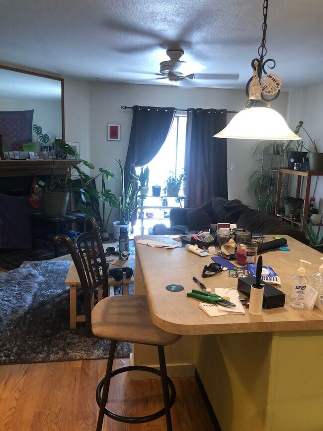Building Photo - Centrally Located Townhome across the field from Centaurus!