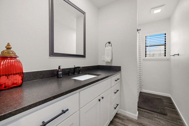 Building Photo - 3028 N Malinda Dr