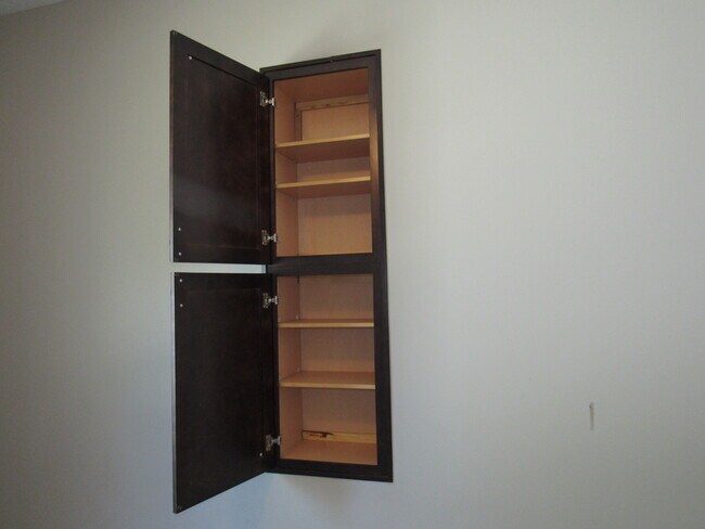 Building Photo - 405 E Palace Row