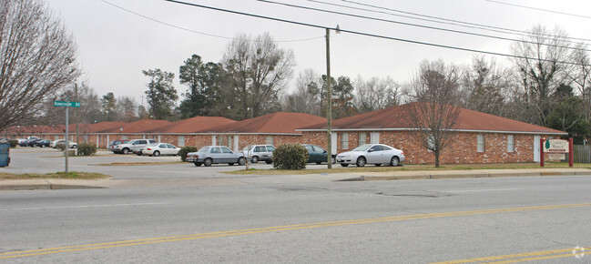 Building Photo - Country Manor Apartments