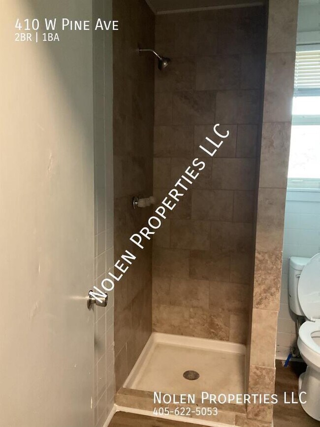 Building Photo - 410 W Pine Ave