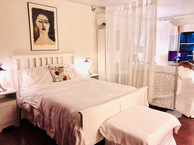 Building Photo - 4136 Beach Dr SW