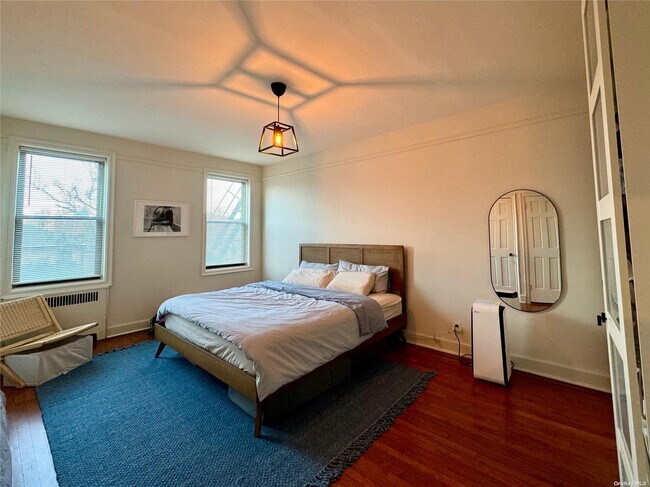 Building Photo - 167-10 Crocheron Ave