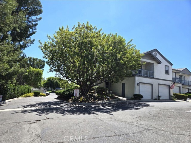 Building Photo - 1319 S Country Way