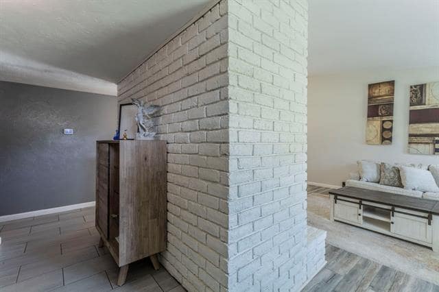 Building Photo - 5049 Roberts Dr