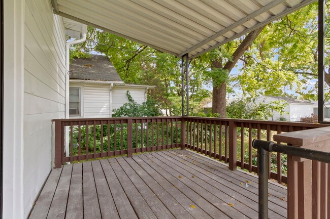 Building Photo - 1537 E Legrande Ave