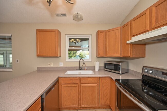 Building Photo - Great Family Home in Excellent Location!