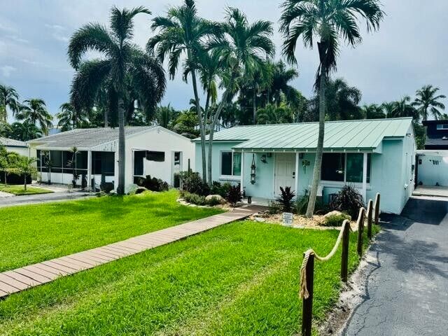 Building Photo - 642 Oak St