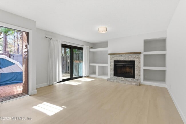 Building Photo - 10407 Big Tree Cir W