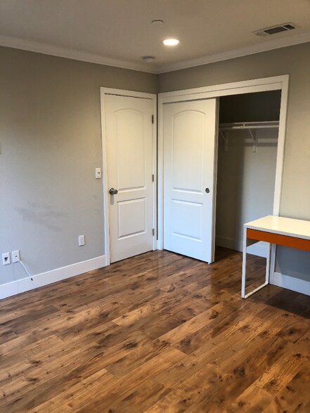 Building Photo - 218 Bradford Dr