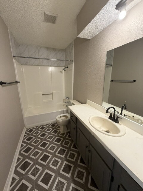 Building Photo - Midwest City- 3 Bed, 2 Bath