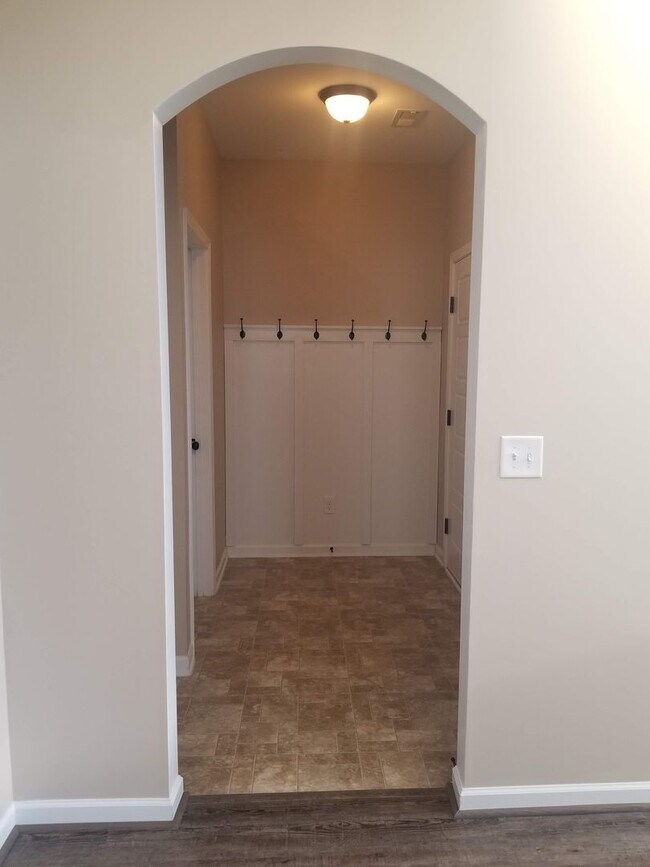 Building Photo - Large 4 Bedroom Home in Towne Pointe! Showings Coming Soon!!!